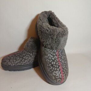 UGG Women's size 11 Slipper  Dreams' I Heart